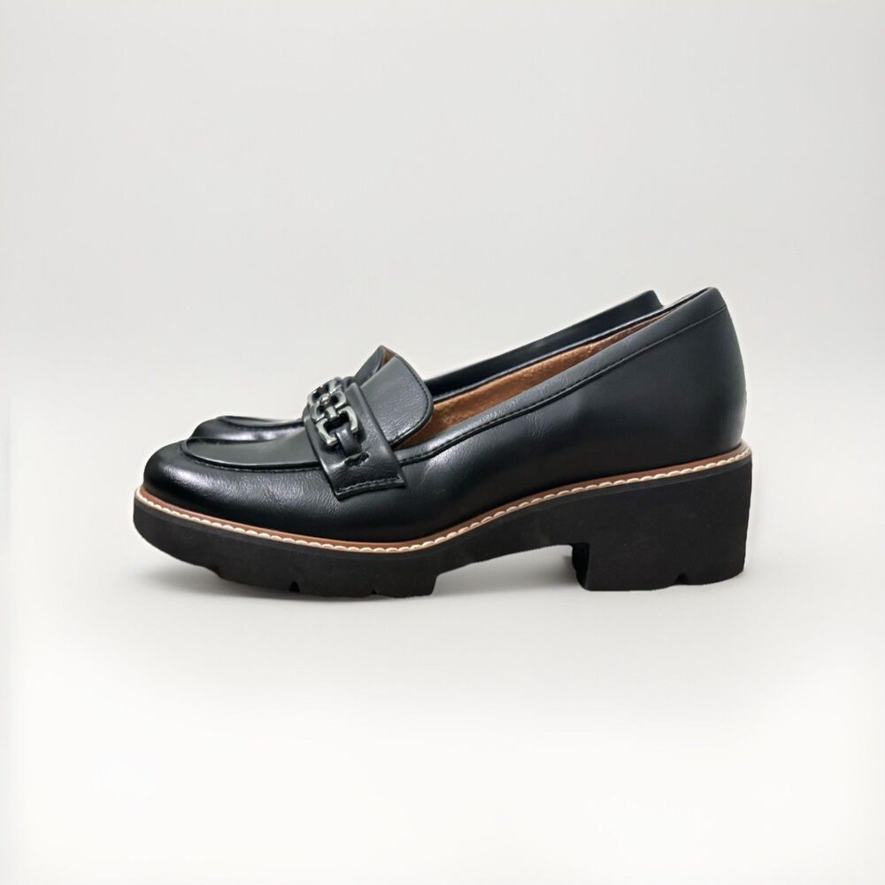 Naturalizer Cabana Lug Sole Loafers Navy Faux Leather Silver Buckles Size 7 - Picture 3 of 9